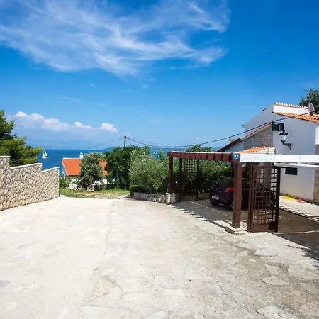 Riki Apartment